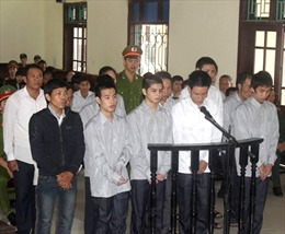 Hà Tĩnh xét xử sơ thẩm 14 bị cáo phạm tội gây rối